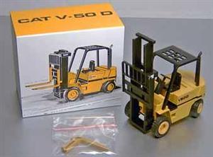 Gabelstapler 1/25 NZG V-50D Caterpillar!!!!!!!!!!!