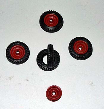 4 Räder mit alter roter Metallfelge 17mm Durchm. NZG!!