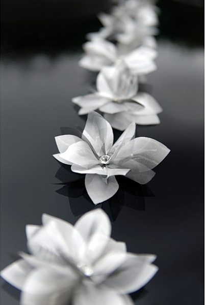 8 Blumen mit silberner Perle als Hochzeits Autoschmuck Dekoration Brautauto NEU 