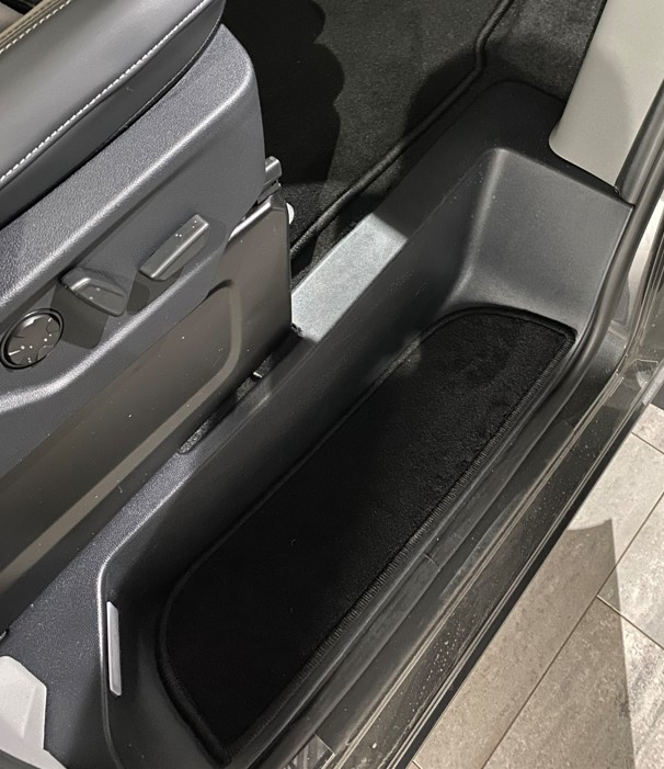 Teppiche Einstieg Trittstufen passend für Ford Transit Tourneo Custom ab 2023