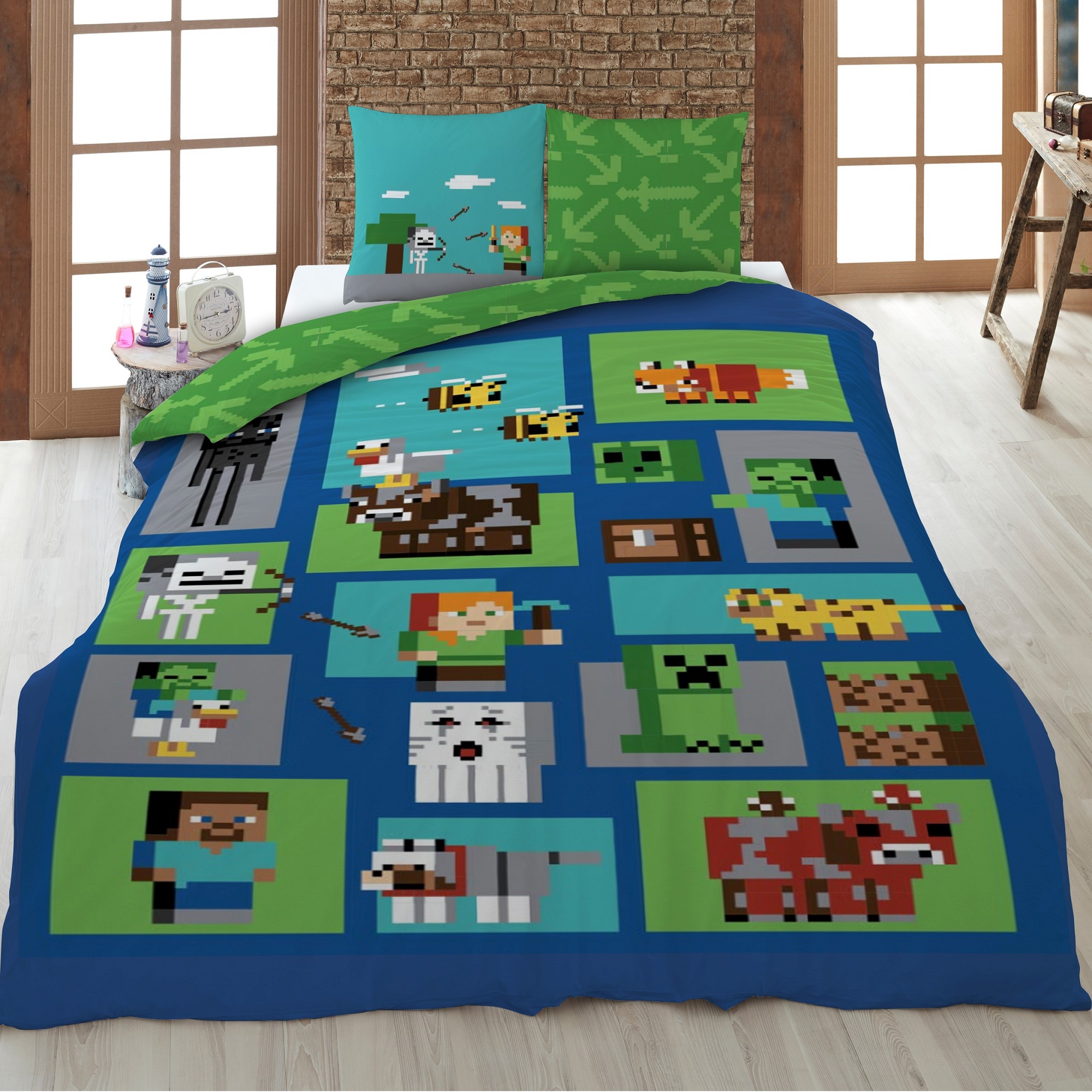 Minecraft Bettwäsche 135x200 cm für Jungen in Blau und Grün mit Pixel Optik und verschiedenen Symbolen auf Bett