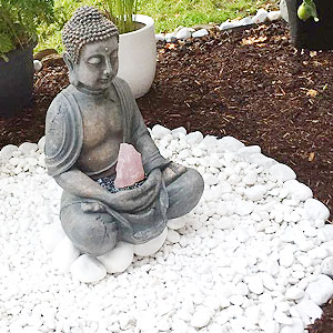 MGS SHOP Zierkies Snow mit Buddha im Garten