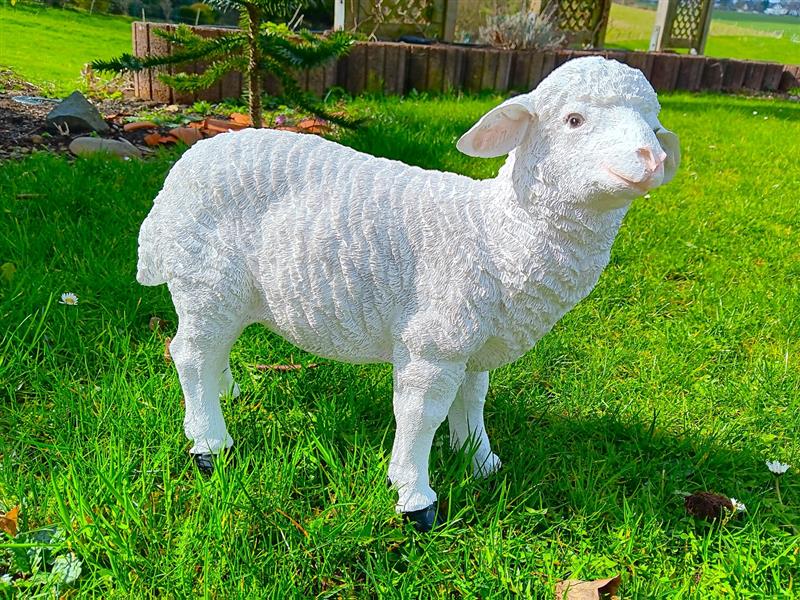 Gartenfigur niedliches Schaf in Weiss