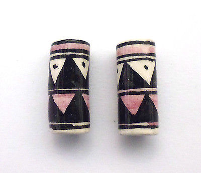 2 Stück Peruperle Walze 8x20 mm rosa schwarz weiß Keramik mit Muster