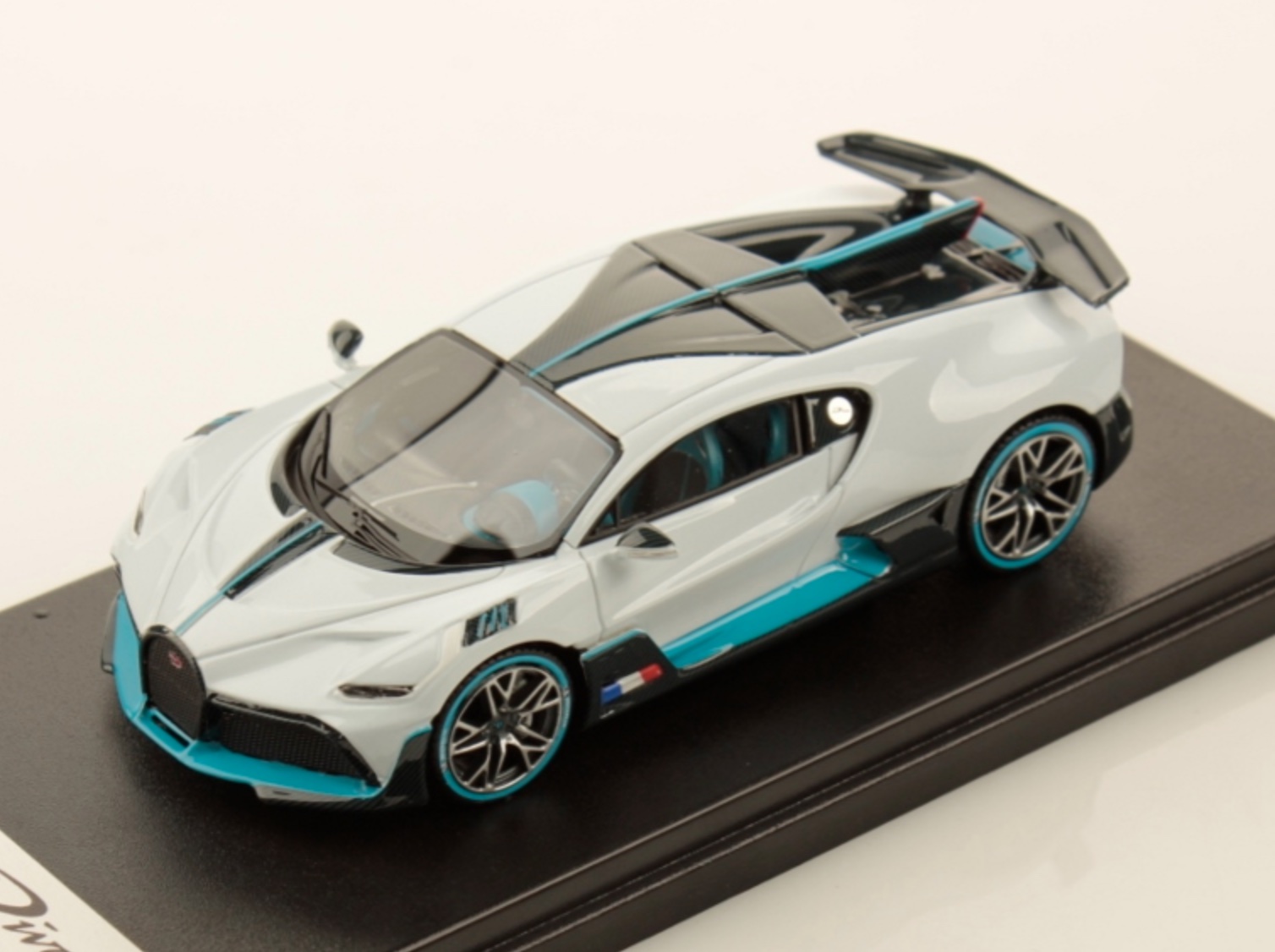 Looksmart Bugatti Divo Quartz White Glossy 1:43 LS497B