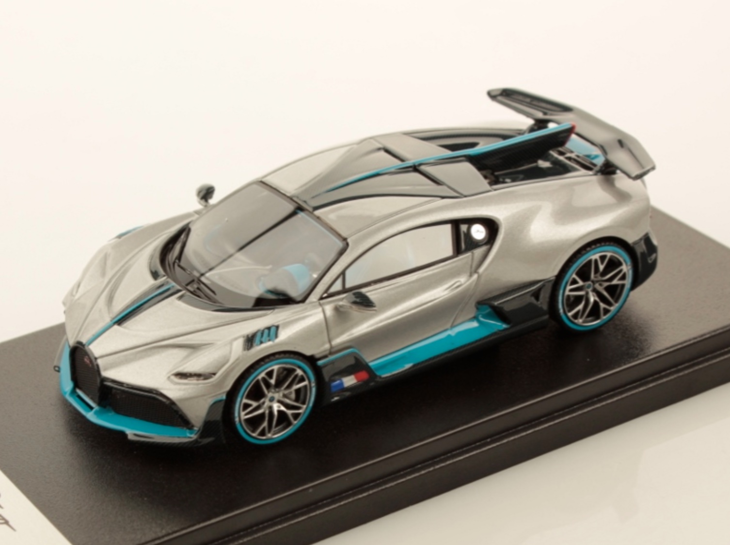 Looksmart Bugatti Divo Argent Glossy 1:43 LS497F