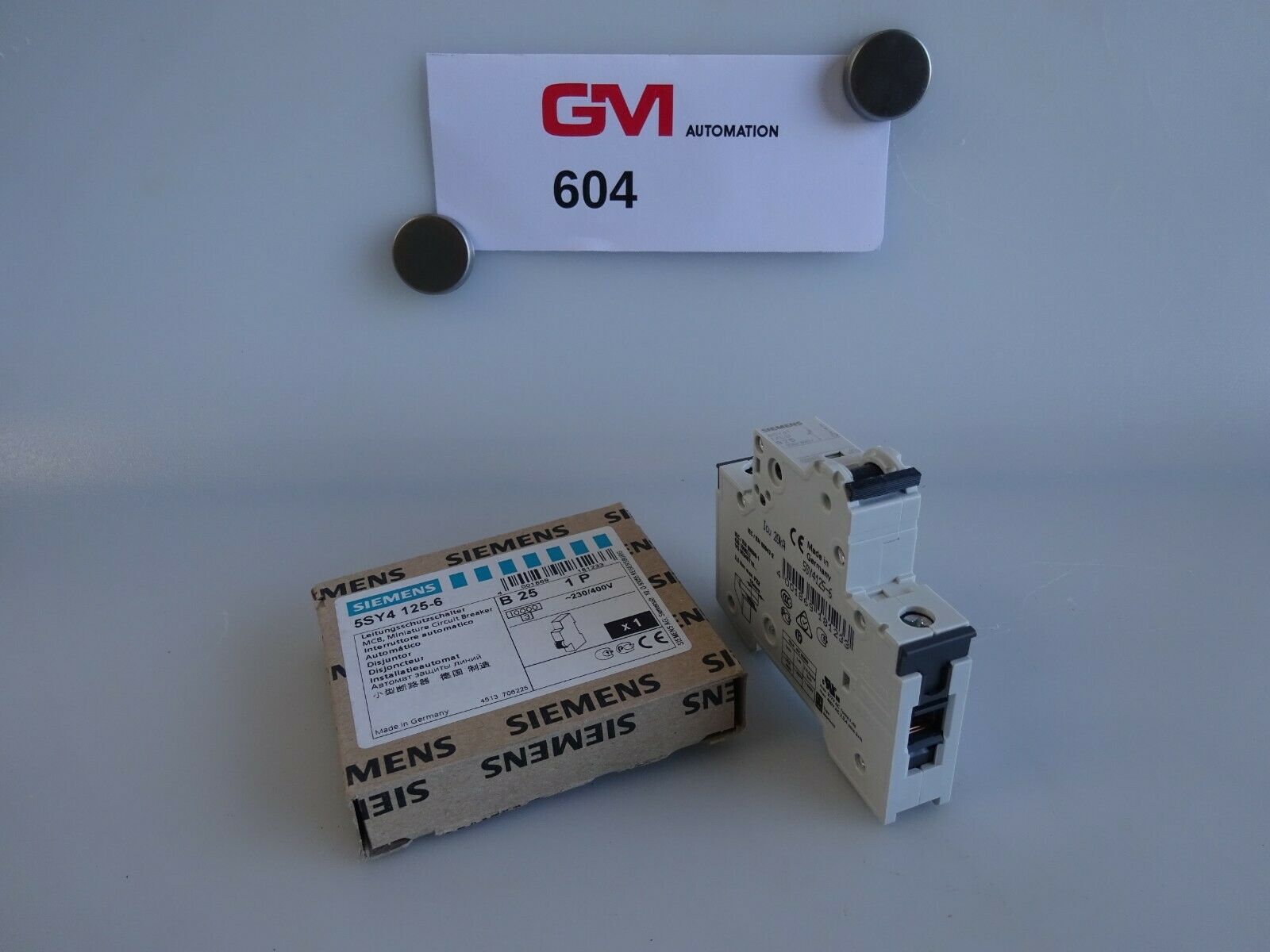 Siemens 5SY4125-6 SUP PTOR 1P 25A 240V B-TRIP — Circuit Breakers & Fuses