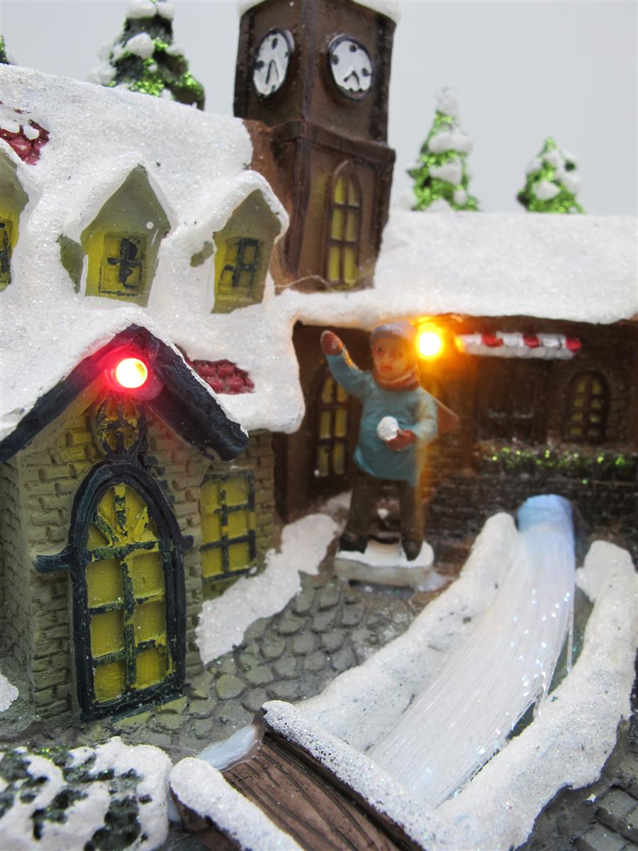 LED Winterdorf mit Tanne, Winter Weihnachts Landschaft Deko Figur  beleuchtet | eBay