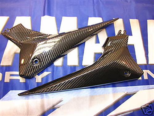 Yamaha XJ6 2009 09 Carbon Seitenteile unter Sitzbank