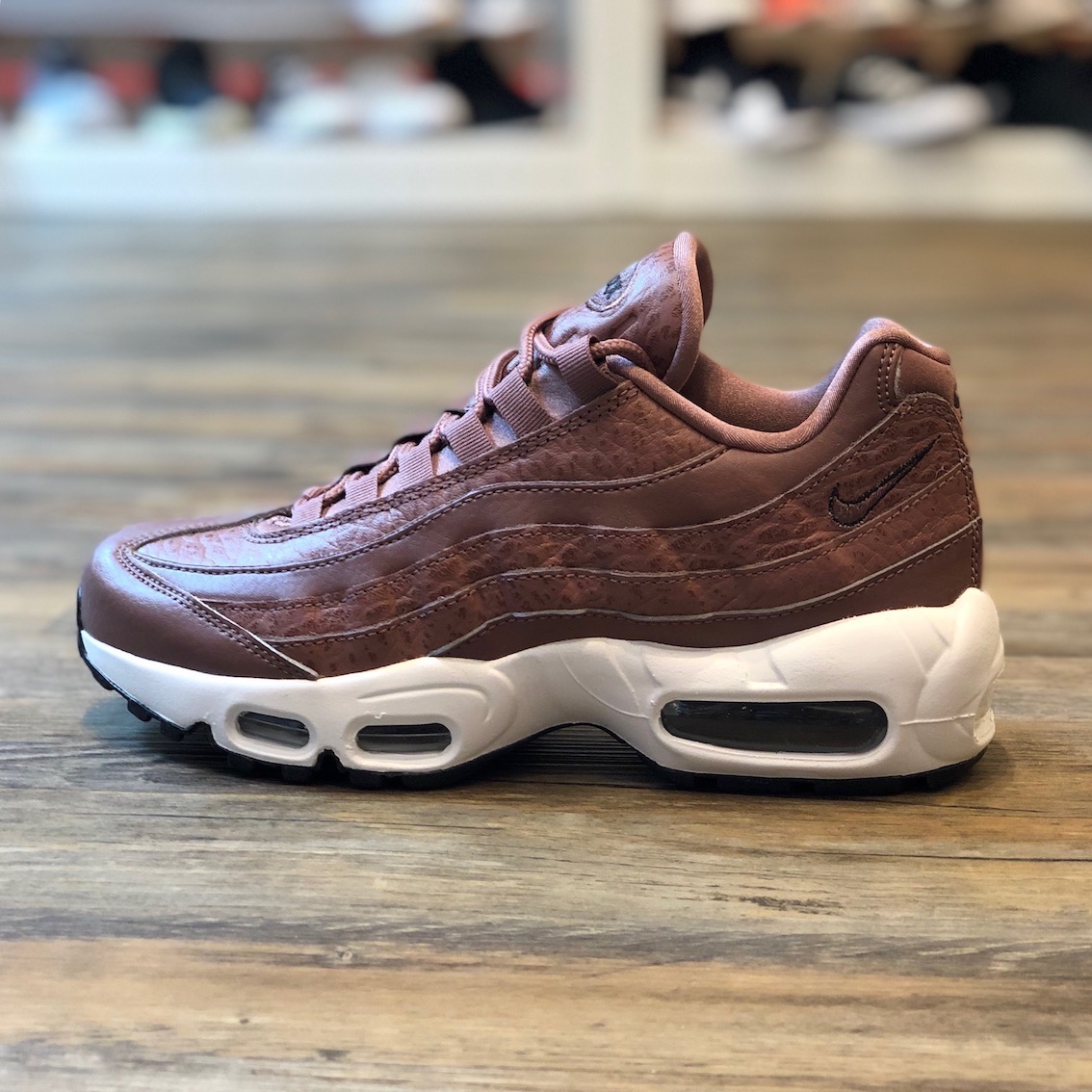 nike 200 37
